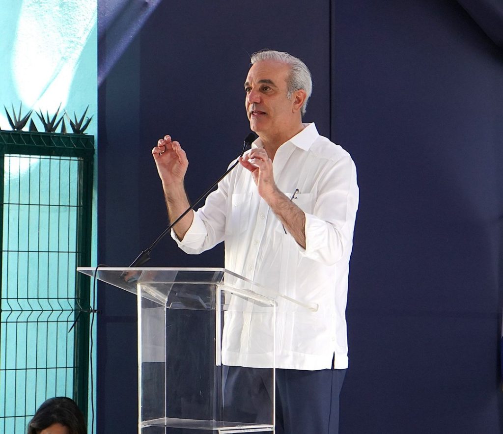 Abinader delivers sanitation of the Los Peralejos canyon and inaugurates homes and children's accommodation in Santo Domingo Oeste