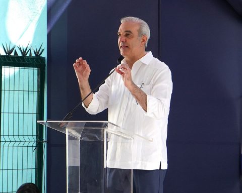 Abinader delivers sanitation of the Los Peralejos canyon and inaugurates homes and children's accommodation in Santo Domingo Oeste