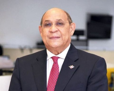 Abinader destituye a Franklin García Fermín de la Mescyt; nombra a Rafael Santos