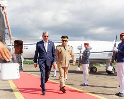 Abinader regresa tras concluir agenda en Dubái