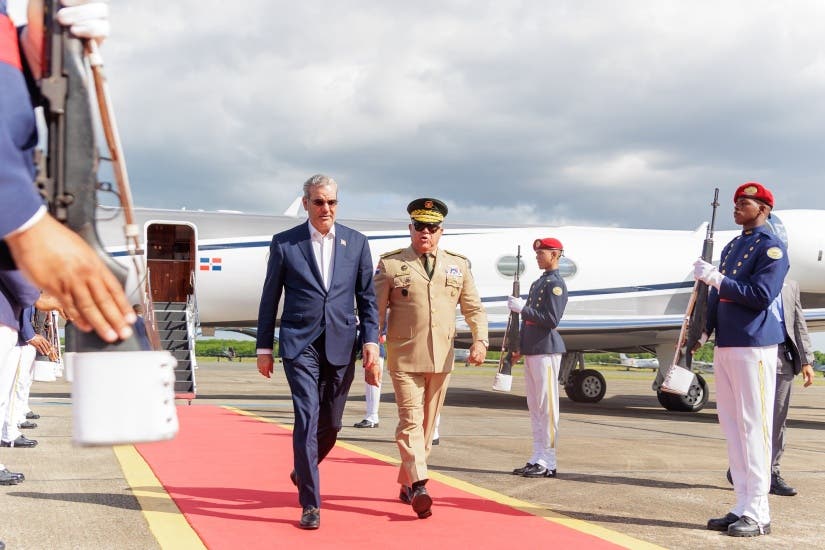 Abinader regresa tras concluir agenda en Dubái