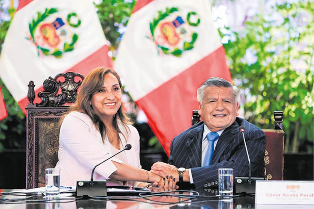 Acuña loses his memory and now denies that he supported Boluarte