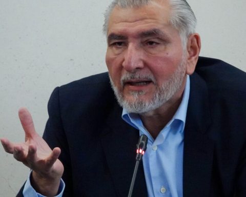 Adán Agusto López leaves the coordination of Morena in the Senate