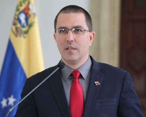 Amnesty requests rise to more than 7,400