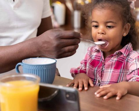 Antibiotics and ultra-processed foods affect the balance of the microbiota