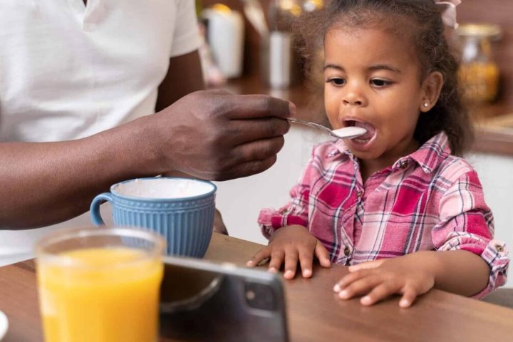 Antibiotics and ultra-processed foods affect the balance of the microbiota