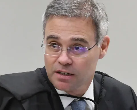 Appointed rapporteur for the Master case, Mendonça meets with PF delegates