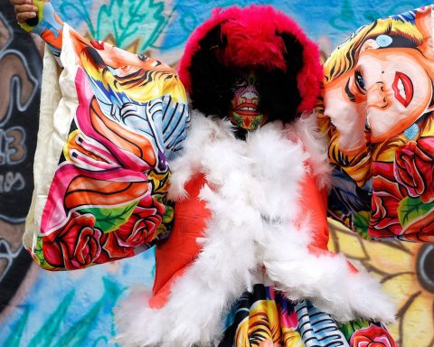 Ball-battling women, Brilhetes de Anchieta conquer space on the street