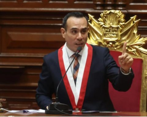 Benches close ranks to censure Jerí, and Fuerza Popular and APP shield him