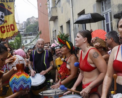 Besa Me Mucho brings Latin music to the slopes of Morro da Providência