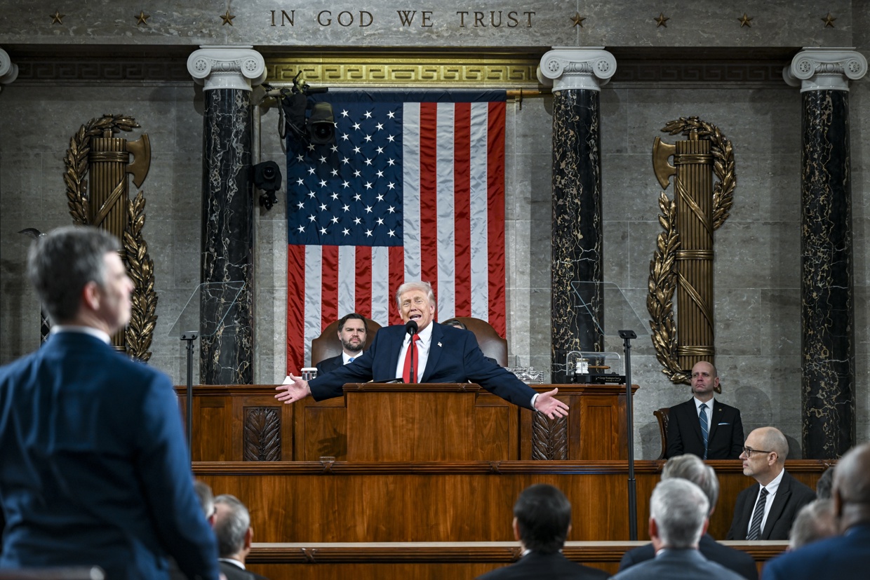 Between boos and applause, Trump defends his management in the longest State of the Union in history