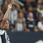 Botafogo beats Nacional and remains alive in the Pre-Libertadores