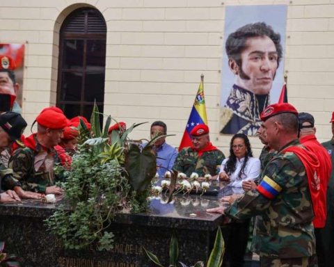 Cabello: Venezuela changed forever since February 4, 1992