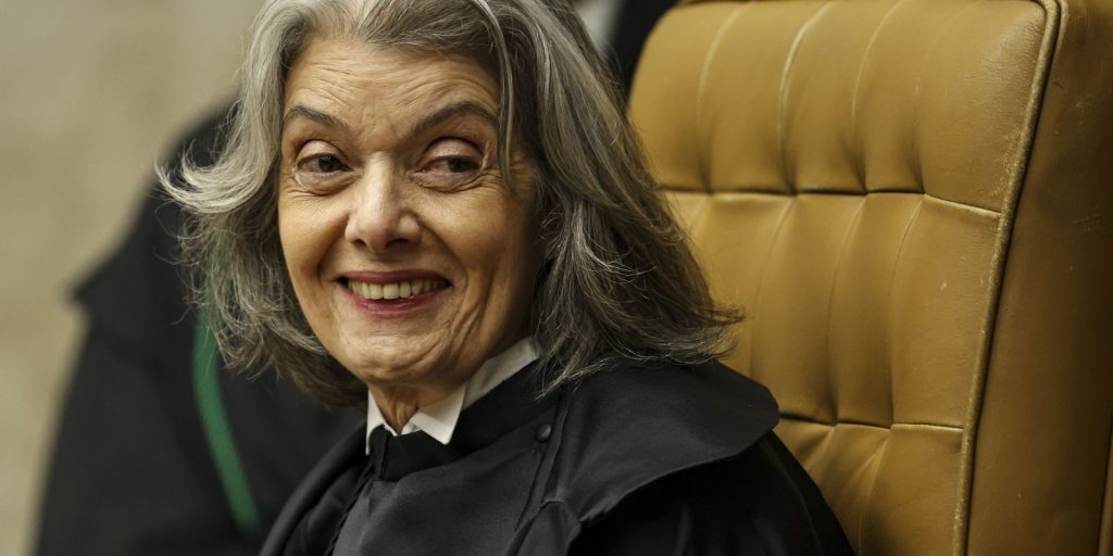 Cármen Lúcia announces proposal to act as electoral judges