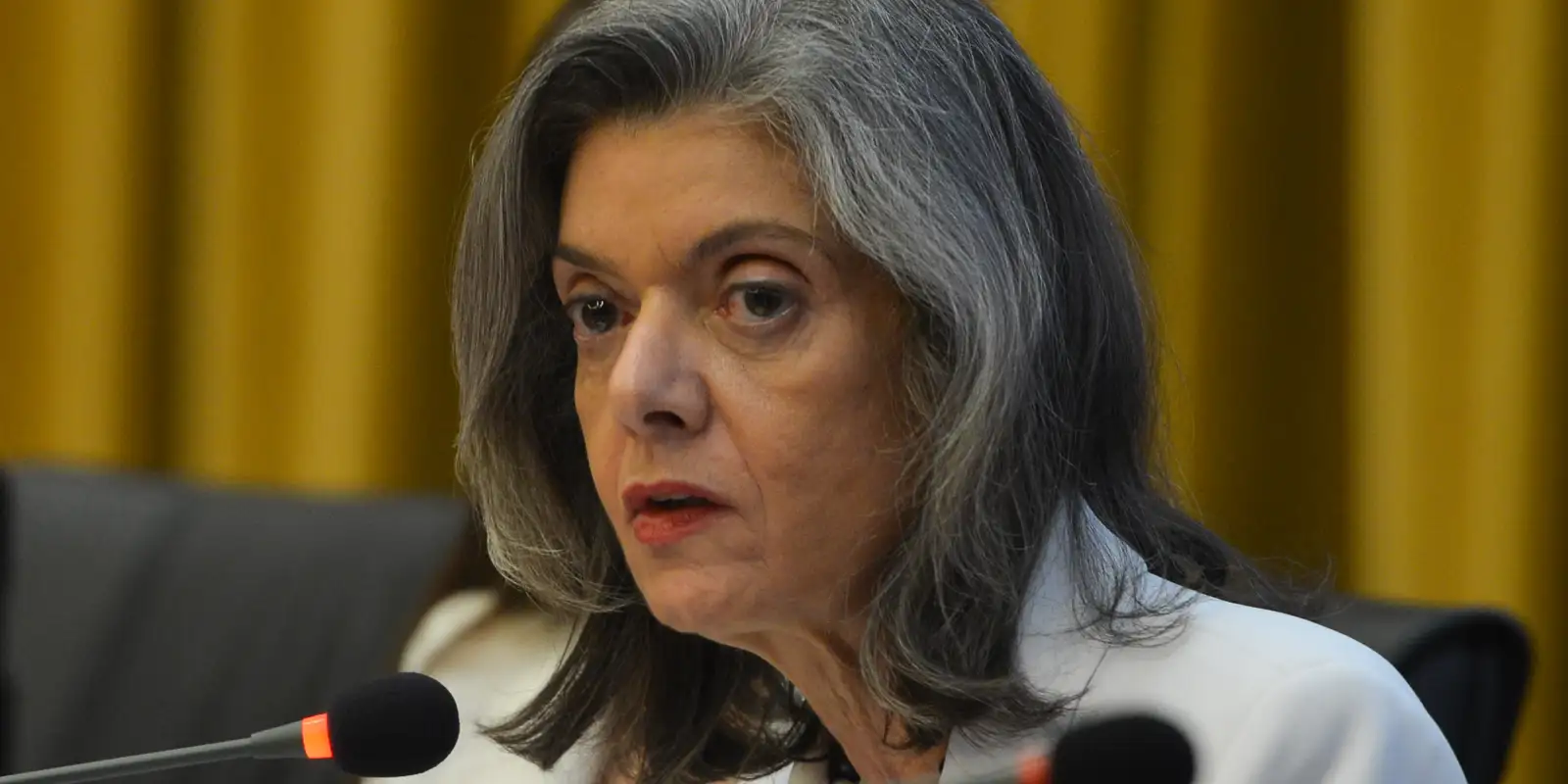 Cármen Lúcia votes against performance bonuses for INSS inactive employees