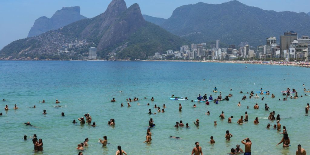 Carnival: lifeguards rescue 453 people on the coast of Rio de Janeiro