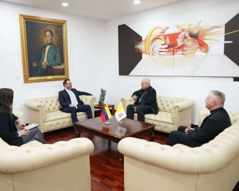Chancellor Gil received the representative of the Vatican