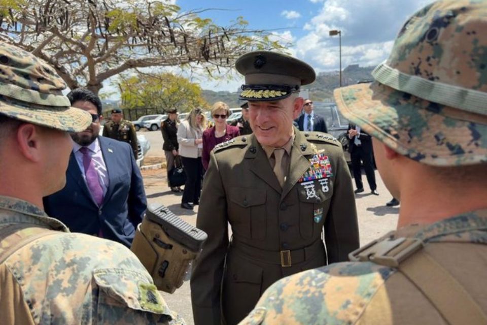 Chief of the Southern Command evaluated the three-phase plan proposed by the US during a visit to Caracas