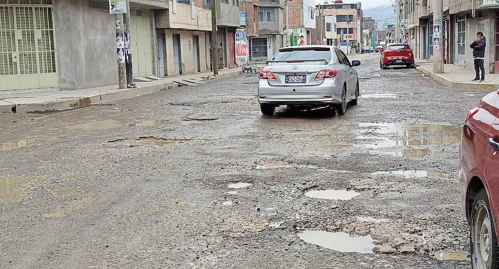 Chilca continues to be the district of streets with holes, neighbors ask for urgent intervention