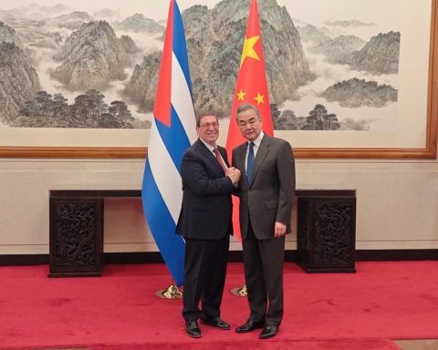 China reiterates that it “firmly supports Cuba” amid pressure from the US