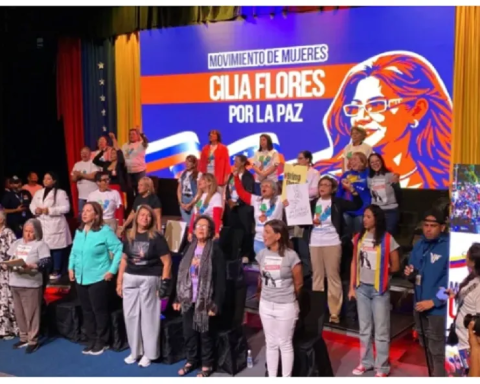 Cilia Flores Women's Movement adds more than 6 thousand women for peace