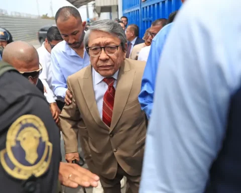 Ciro Castillo appears at the regional governor of Callao after annulment of preventive detention