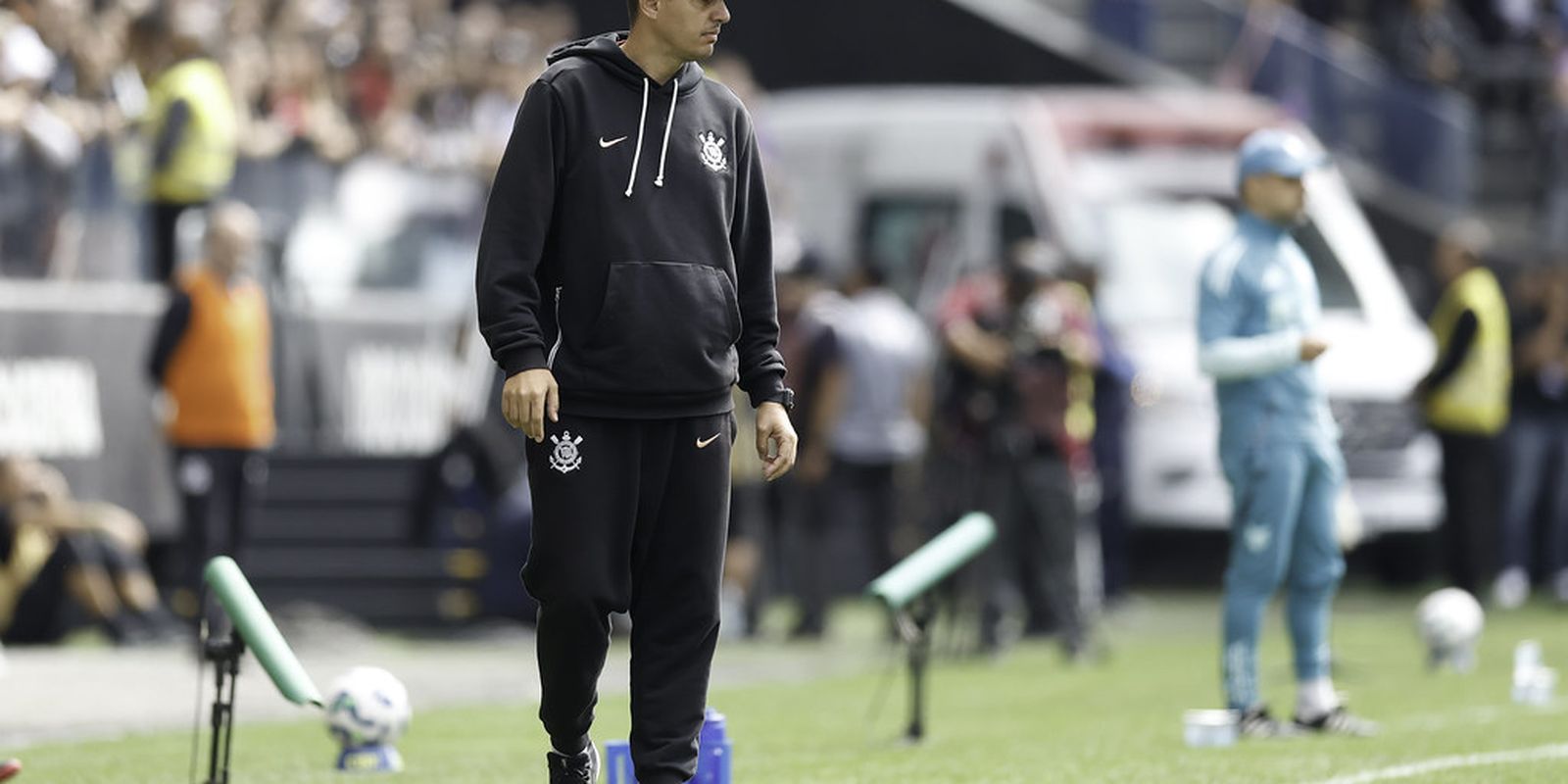 Coach Lucas Piccinato is fired from the Corinthians women's team