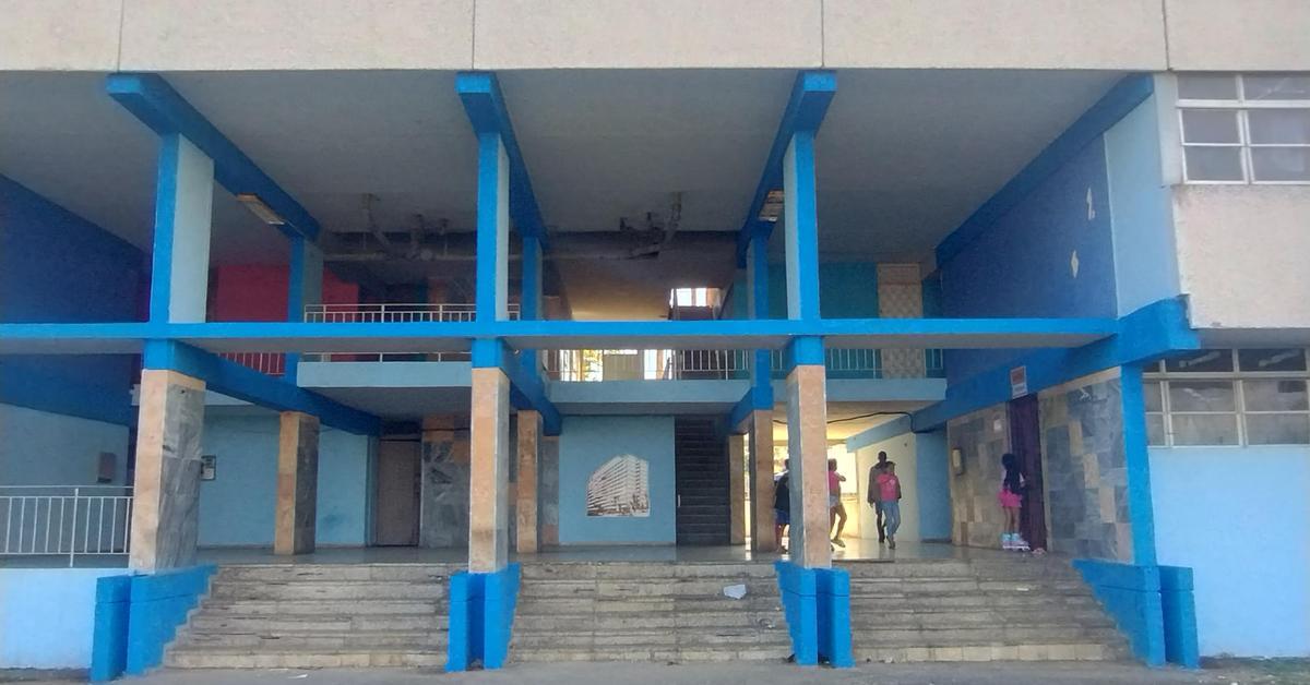 Condemned to live in 13-story buildings without elevator in Matanzas