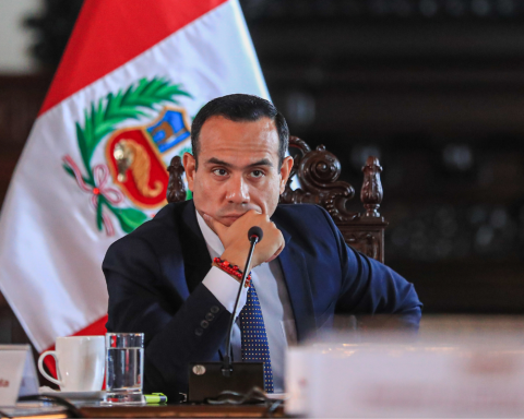 Congress reaches 62 signatures to call an Extraordinary Plenary Session that will debate censure against Jerí