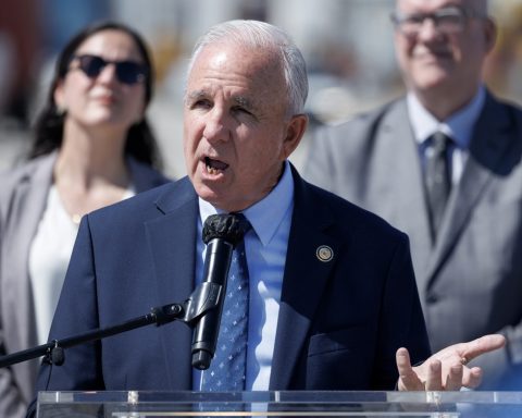 Congressmen and opposition activists urge the Trump Administration to stop licenses of luxury products to Cuba