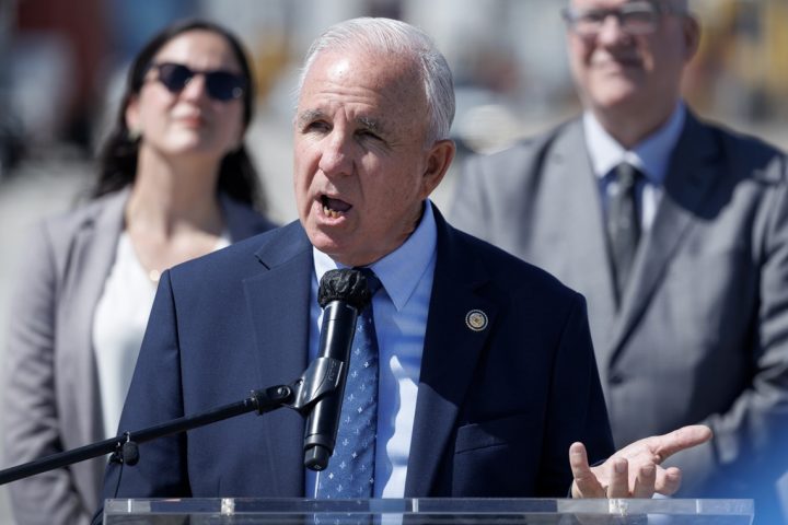 Congressmen and opposition activists urge the Trump Administration to stop licenses of luxury products to Cuba