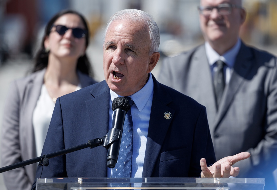 Congressmen and opposition activists urge the Trump Administration to stop licenses of luxury products to Cuba