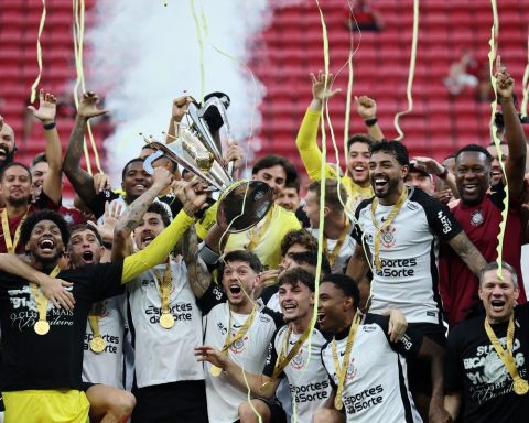 Corinthians beat Flamengo and are two-time champions of the Supercopa Rei