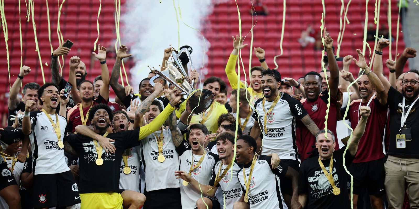 Corinthians beat Flamengo and are two-time champions of the Supercopa Rei
