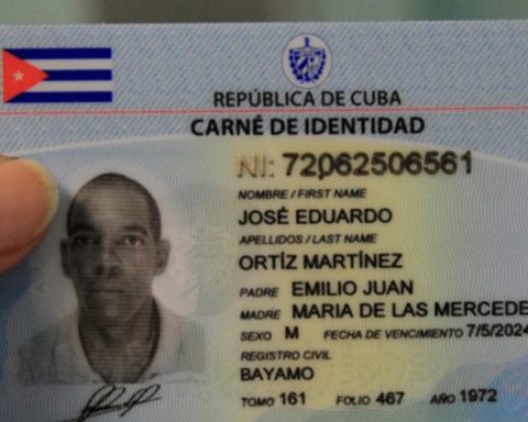 Cuba runs out of material to make the identity card