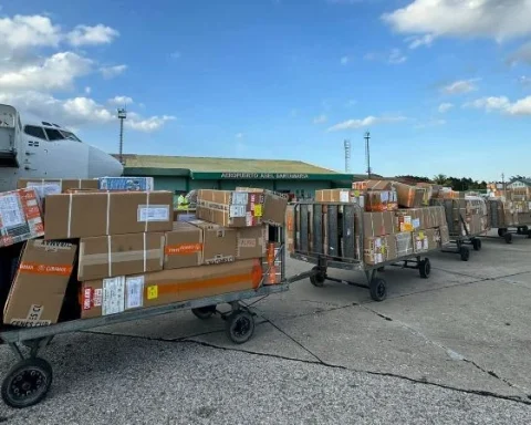 Paquetes de Cubamax en el Aeropuerto Internacional "Abel Santamaría" de Santa Clara