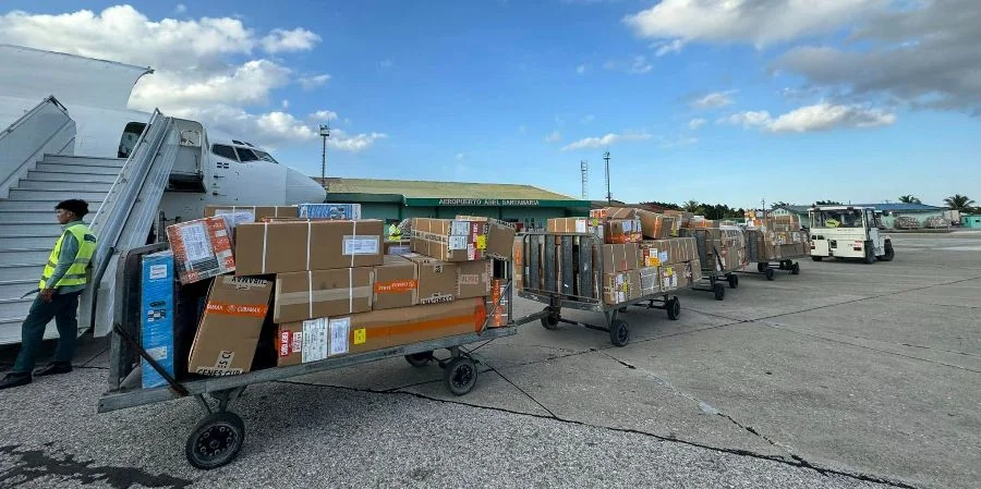 Paquetes de Cubamax en el Aeropuerto Internacional "Abel Santamaría" de Santa Clara