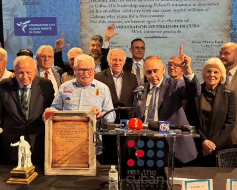 Lech Wałęsa en el Museo Americano de la Diáspora Cubana, este jueves