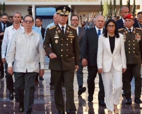 Cuban forces withdraw from Venezuela under pressure from Washington
