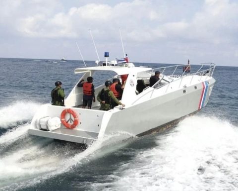 Cuban troops kill four crew members of a boat with US registration