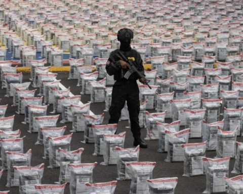 DNCD seizes a boat loaded with the largest maritime cache of coca