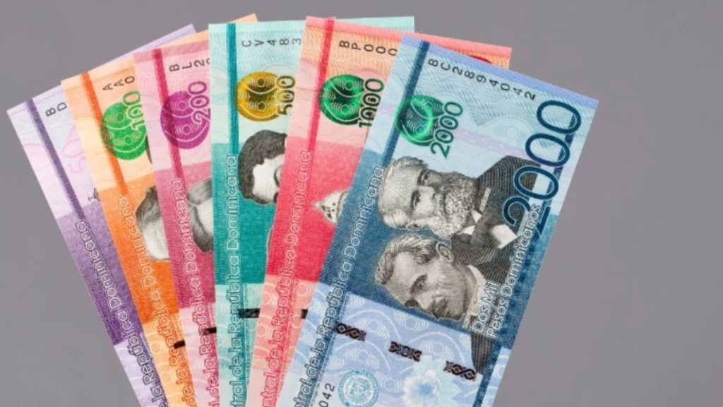 DR and Colombia: two currencies, two paths