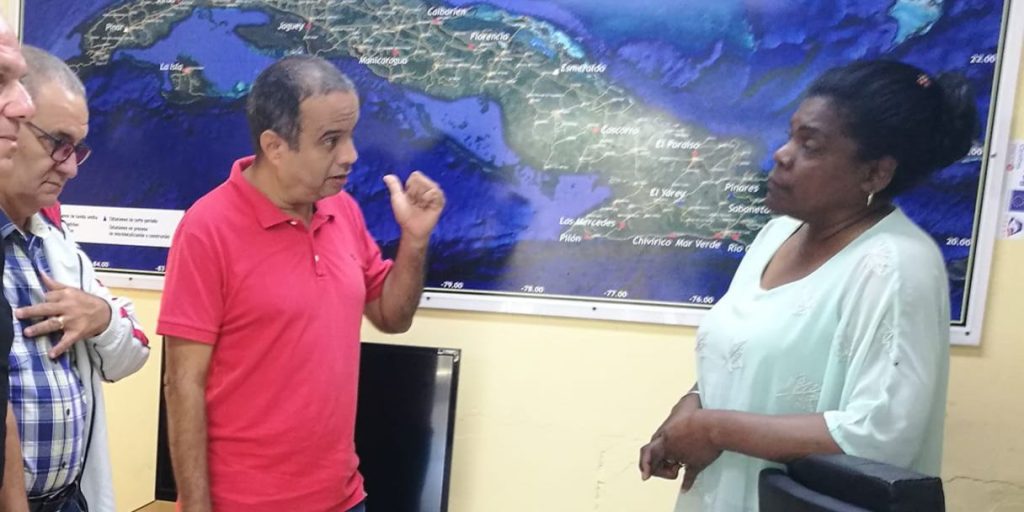 Autoridades cubanas en CENAIS