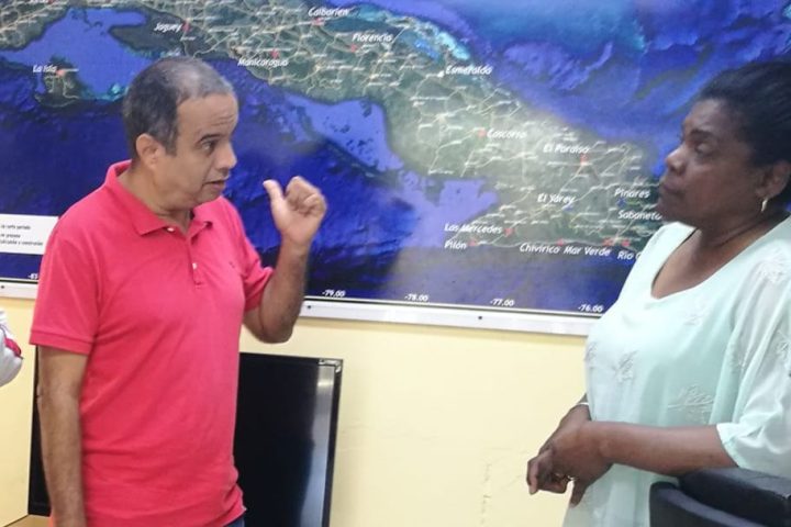 Autoridades cubanas en CENAIS