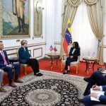 Delcy Rodríguez meets with Trump's envoy and appoints a new diplomatic representative in the US