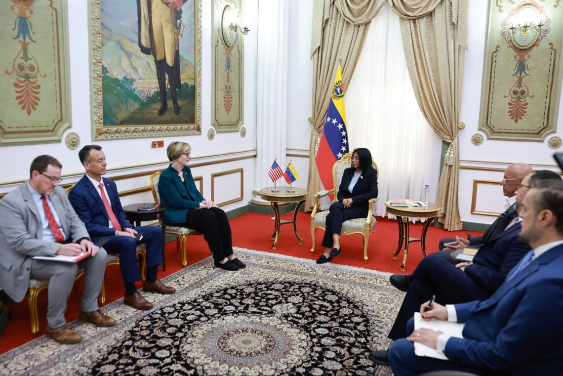 Delcy Rodríguez meets with Trump's envoy and appoints a new diplomatic representative in the US