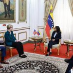 Delcy Rodríguez receives an envoy from the United States