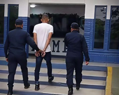 Deprived of liberty for abusing two stepdaughters