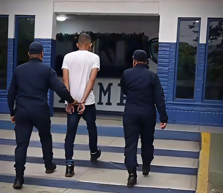 Deprived of liberty for abusing two stepdaughters