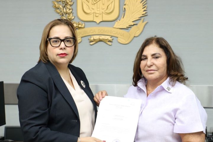 Deputy Francisca Jaque promotes a project to guarantee medications for patients with Parkinson's and Alzheimer's